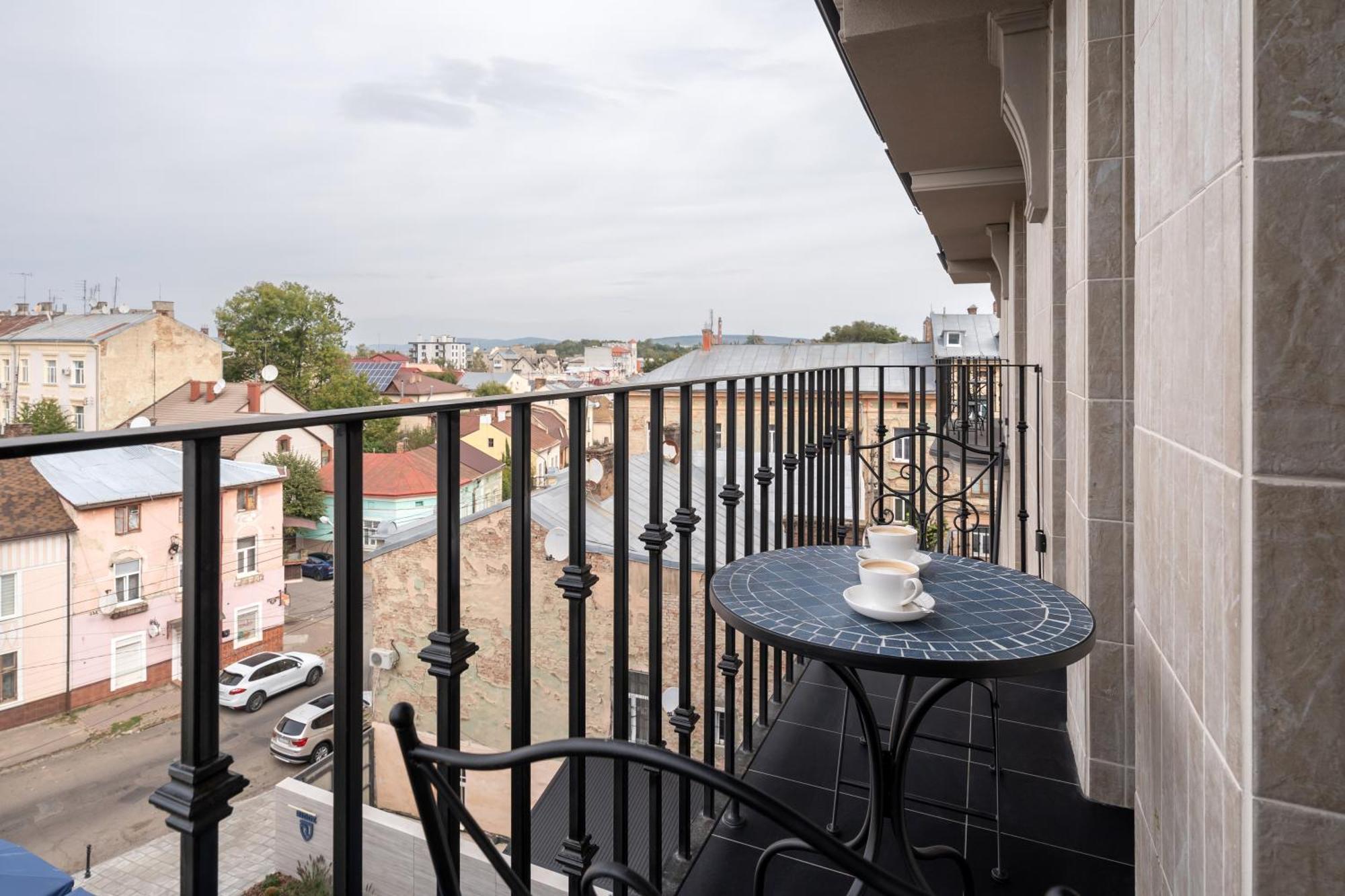 Ridge Apartments チェルニウツィー エクステリア 写真