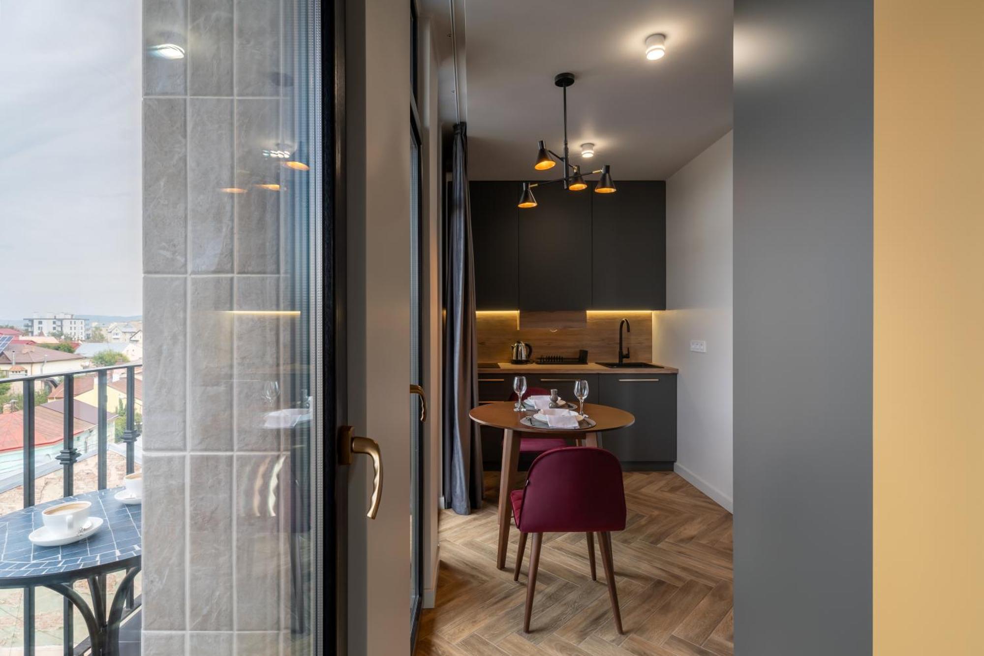 Ridge Apartments チェルニウツィー エクステリア 写真